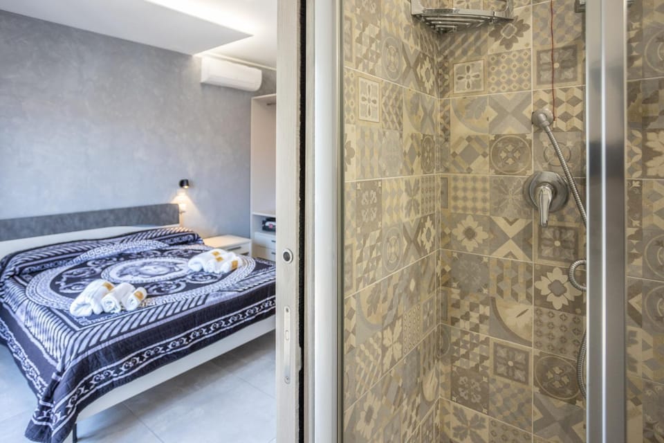 Shower, Bed, Bedroom