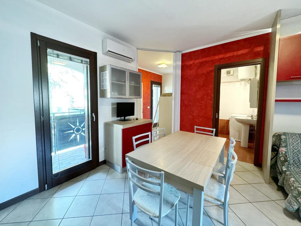 Living room, Dining area, air conditioner