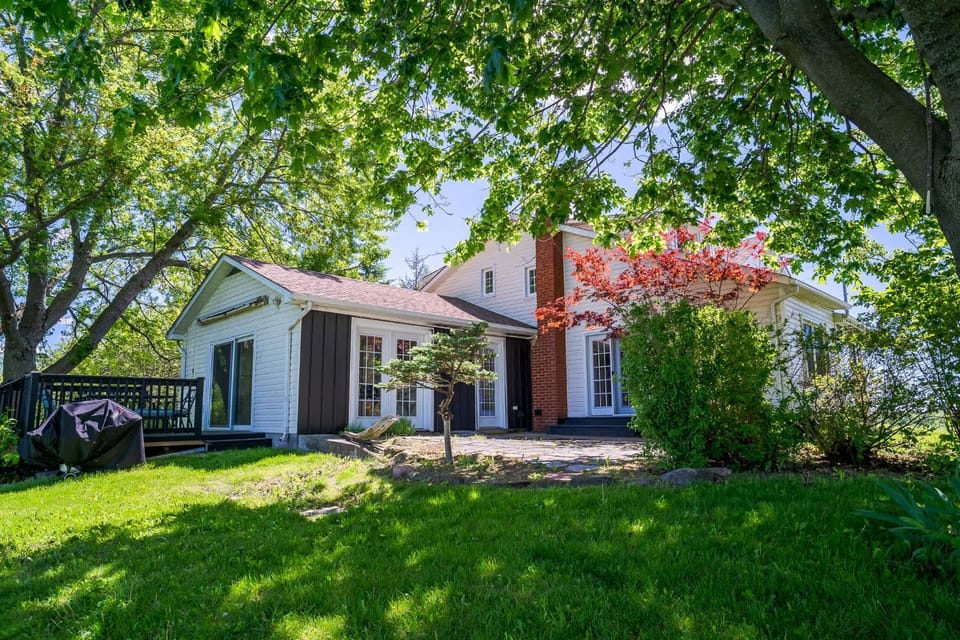 Lenny Ranch House in Greater Napanee