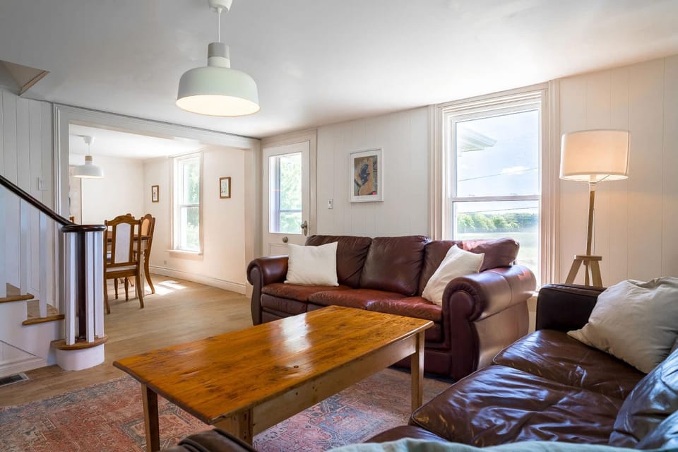 Lenny Ranch House in Greater Napanee
