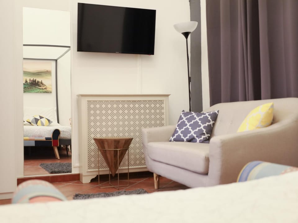 Bed, Seating area, Bedroom
