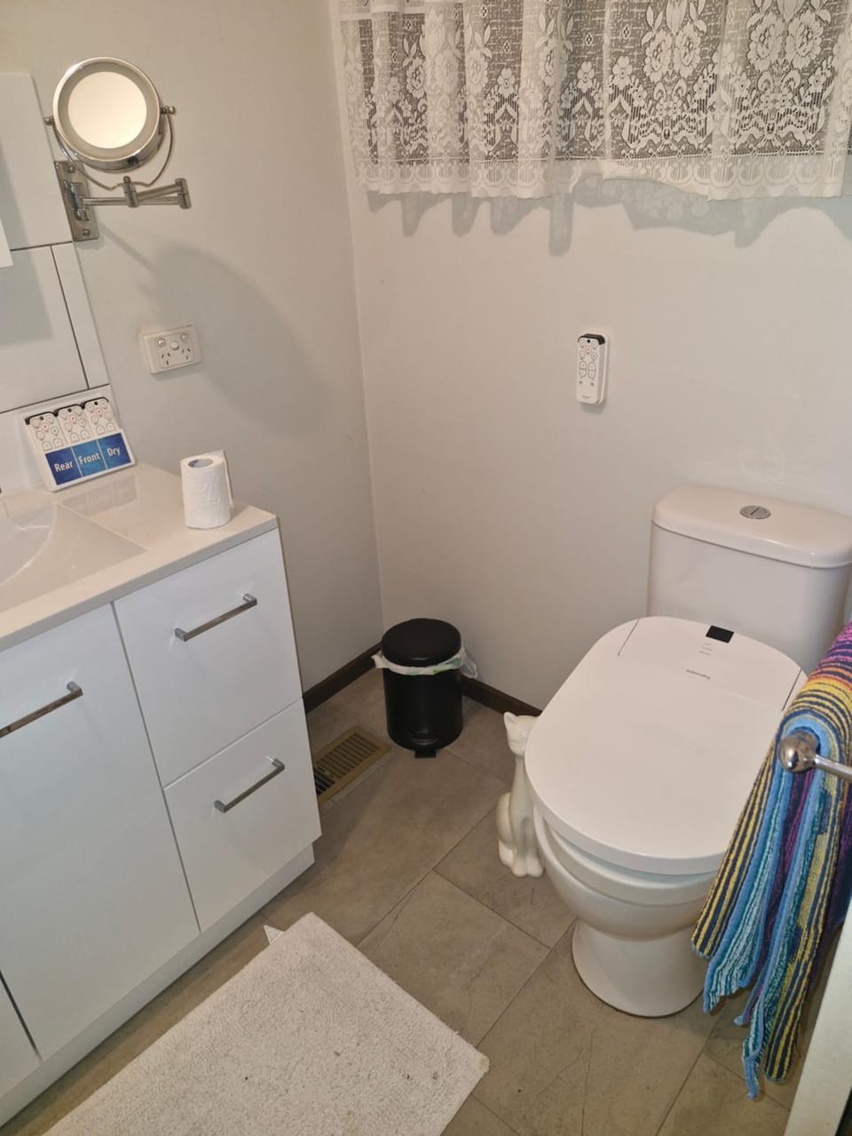 Toilet, Bathroom, towels
