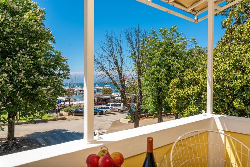 Sea View Boutique Apartman Villa Mediteran near Beach & Old Town Apartment in Poreč