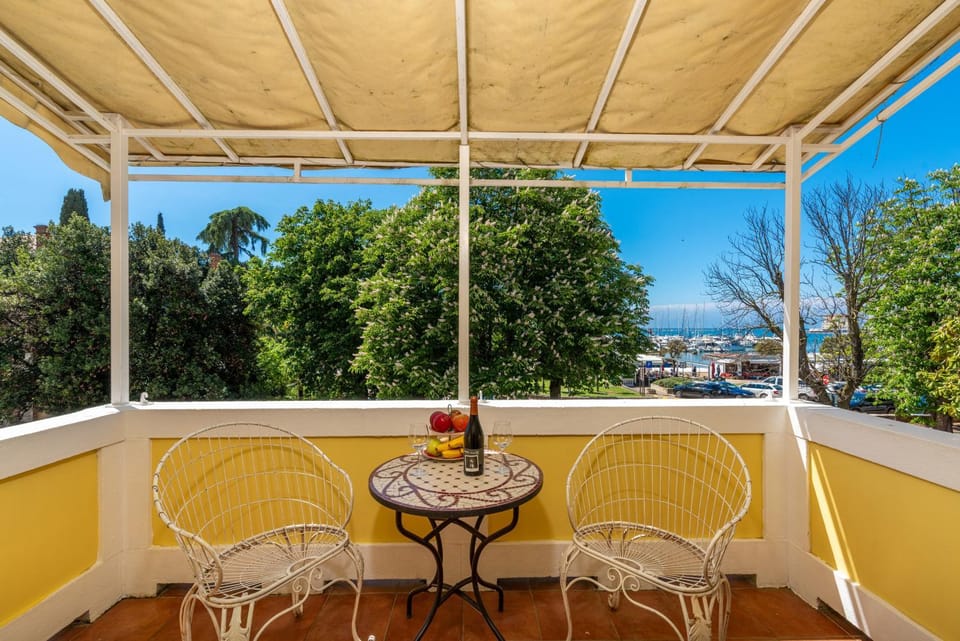 Sea View Boutique Apartman Villa Mediteran near Beach & Old Town Apartment in Poreč