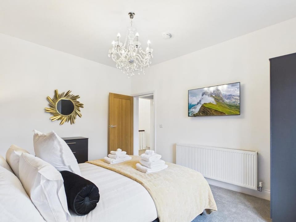 Two bed luxury duplex apartment 5 min walk to town Apartment in Southport