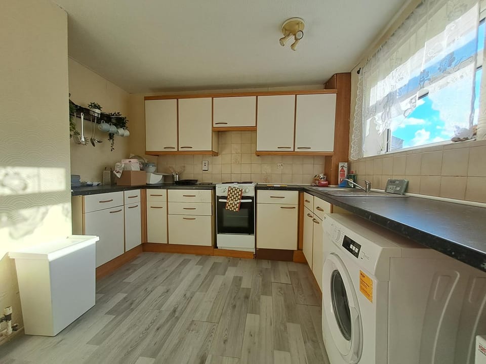 Kitchen or kitchenette, oven, stove, toaster, washing machine