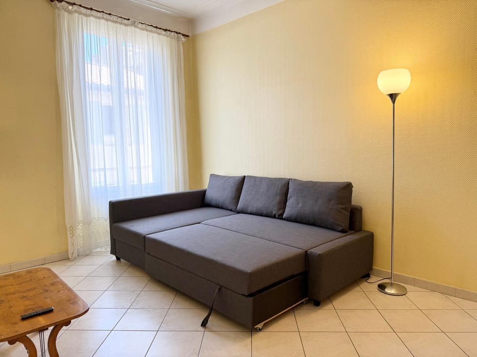 Appartement 4 personnes au coeur du Vieil Antibes à 150 m de la plage Apartment in Antibes