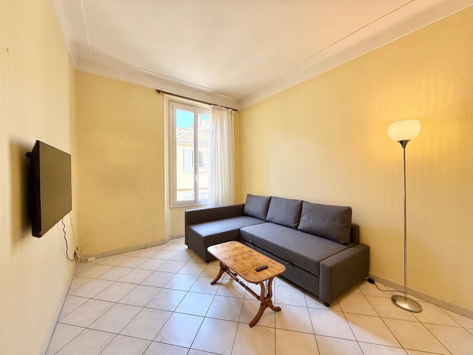 Appartement 4 personnes au coeur du Vieil Antibes à 150 m de la plage Apartment in Antibes