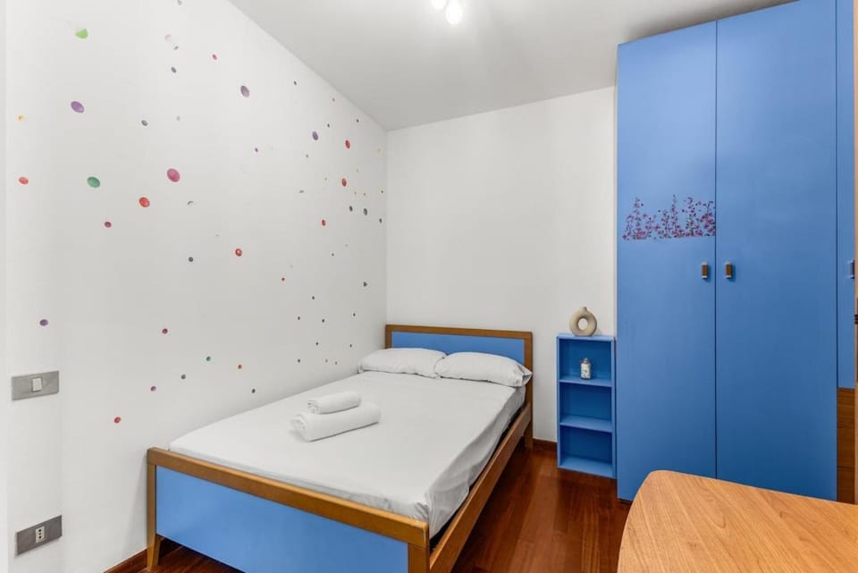 Marche Apt - Wifi - Metro M3 - Culla Apartment in Milan