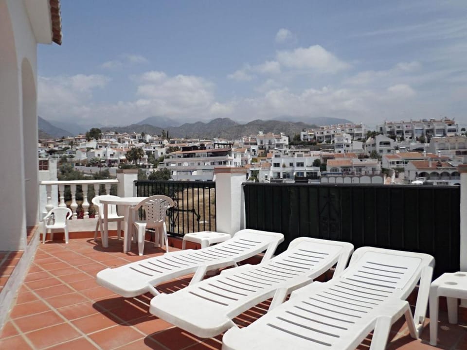 Balcony/Terrace, Swimming pool, sunbed