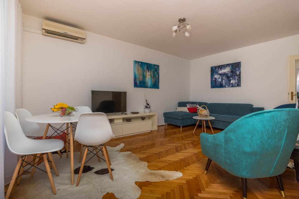 Living room, Sea view
