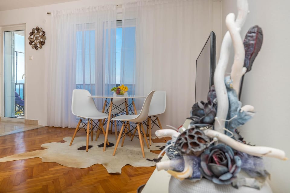Living room, Sea view