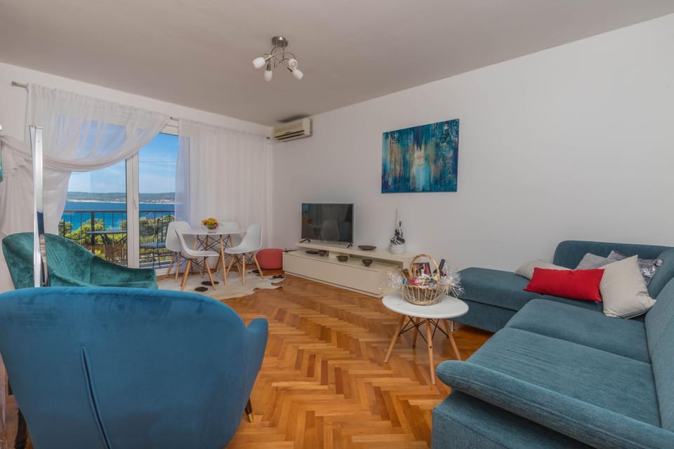 Living room, Sea view