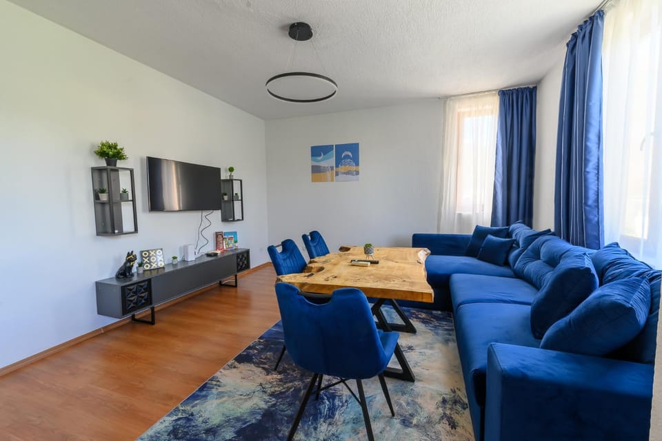 Living room, Seating area, Evening entertainment