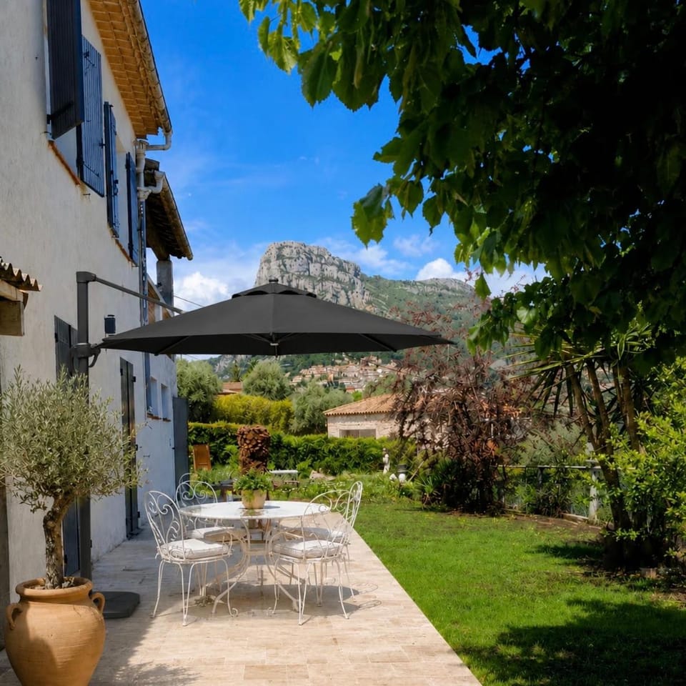 Proche Nice terrasse jardin vue exceptionnelle Apartment in French Riviera
