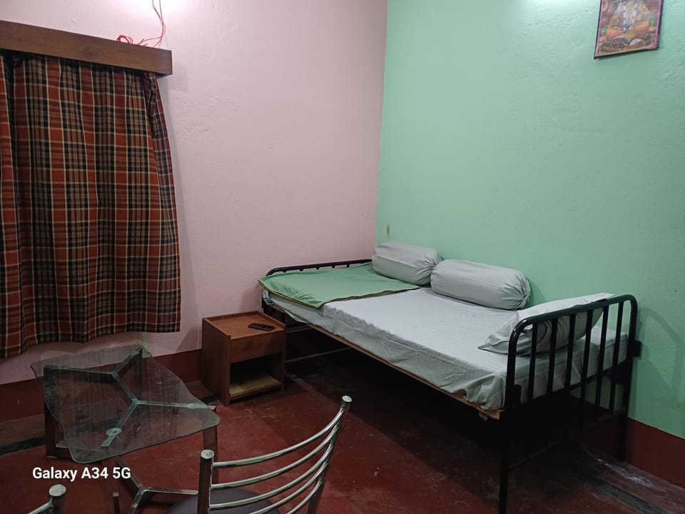 Bed, Guests