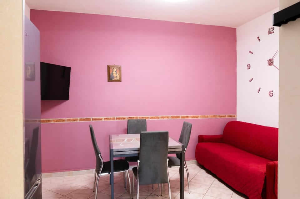 Communal lounge/ TV room, Dining area