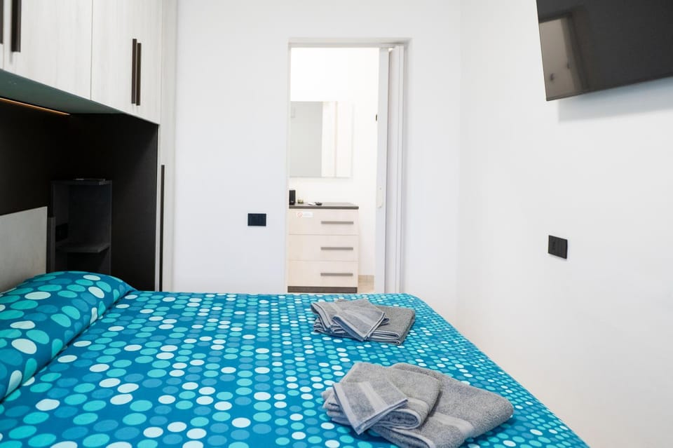View (from property/room), Bedroom, furniture, towels