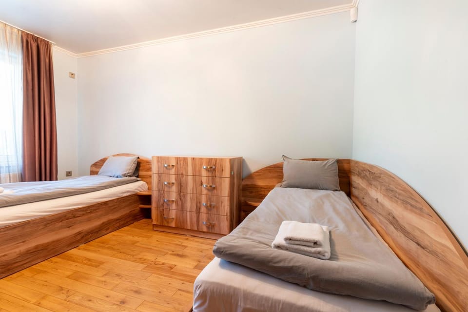 Yono Stay - Spacious 2-Bedroom Near Center & Stadium Apartment in Veliko Tarnovo