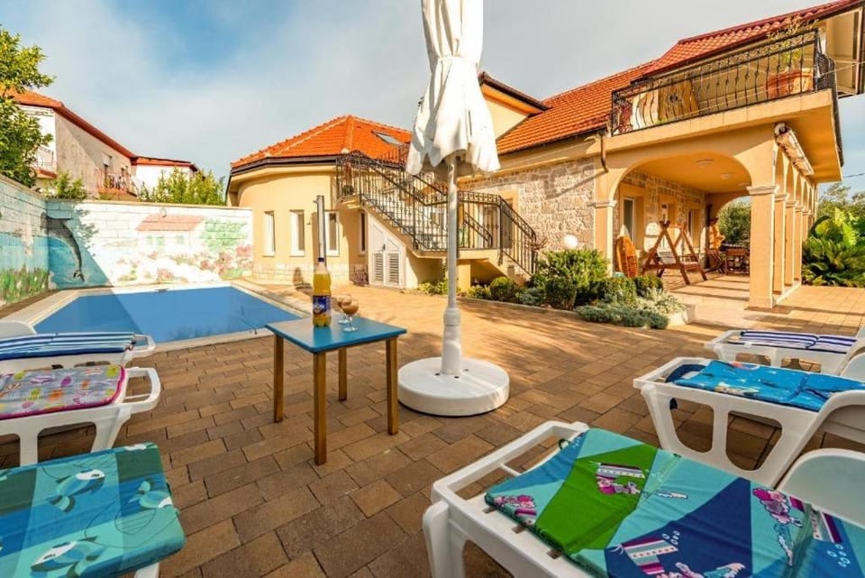 Swimming pool