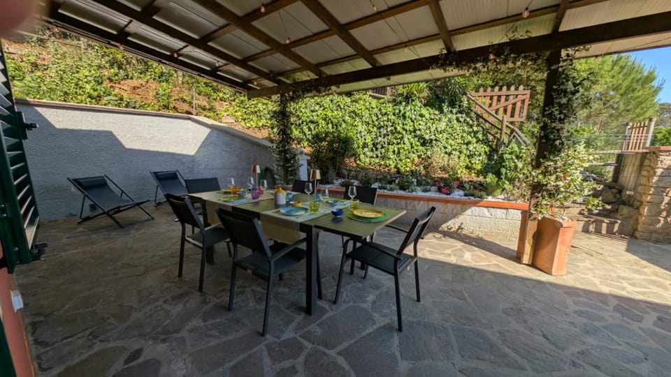 Patio, Dining area