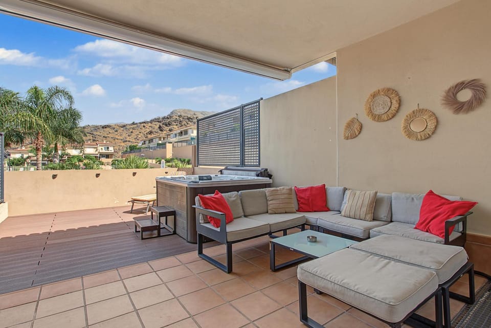 Property building, Balcony/Terrace, Living room