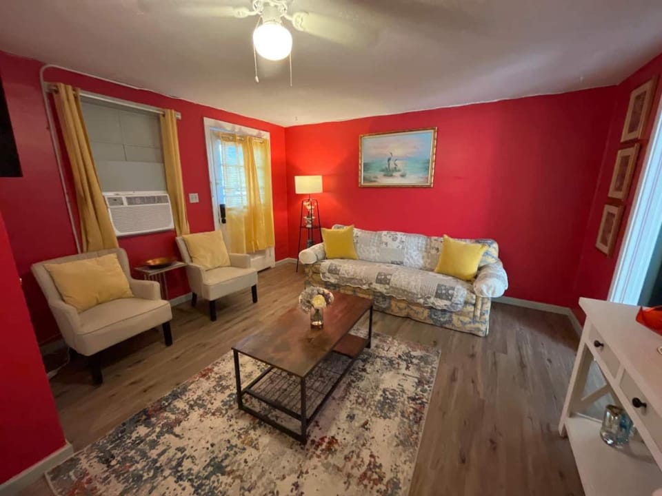 Cozy Studio Near VSU, SGMC & Moody AFB Apartment in Valdosta