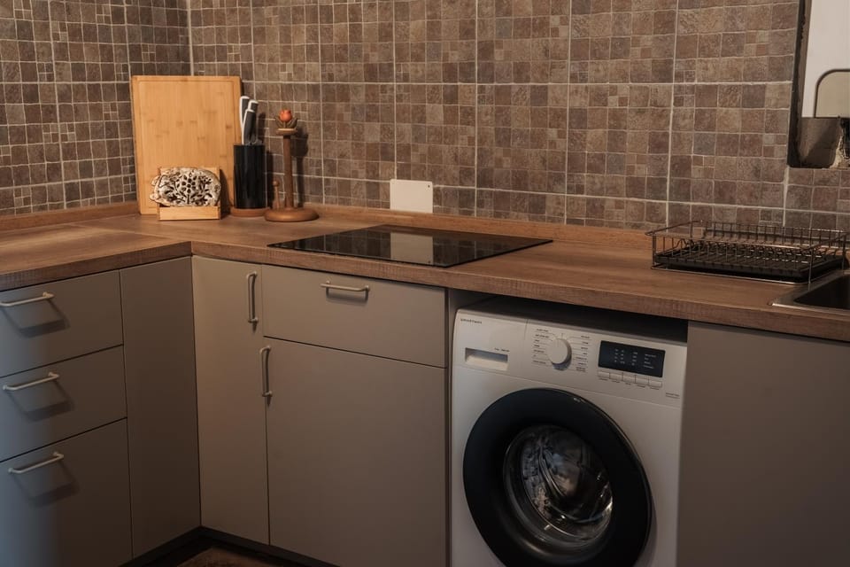Kitchen or kitchenette, washing machine