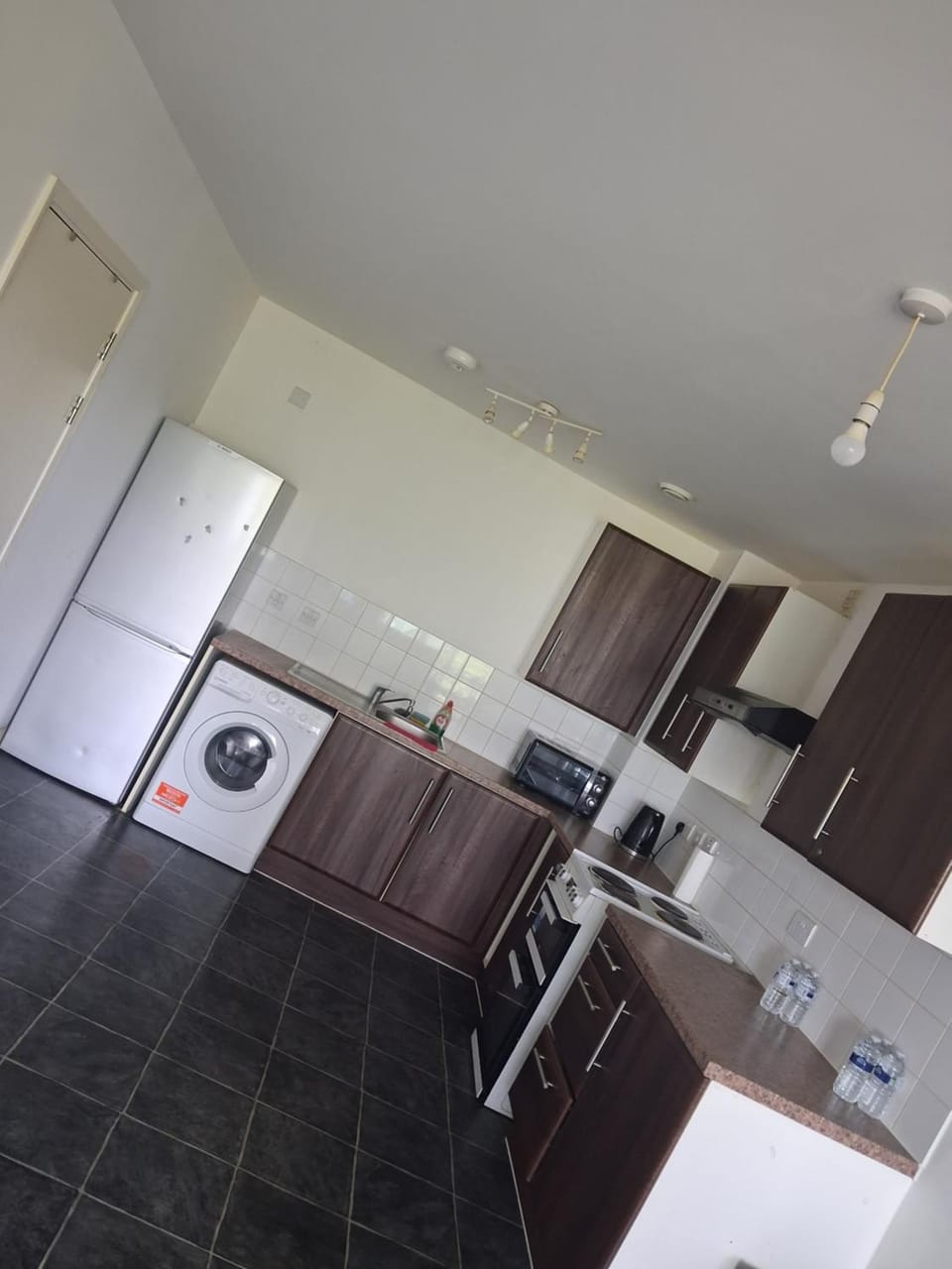ENTIRE APPT! Seconds from ABBA Arena, Westfield & Olympic Park! King Bed, Living room, Kitchen & Bathroom! Balcony View! Bed and Breakfast in London
