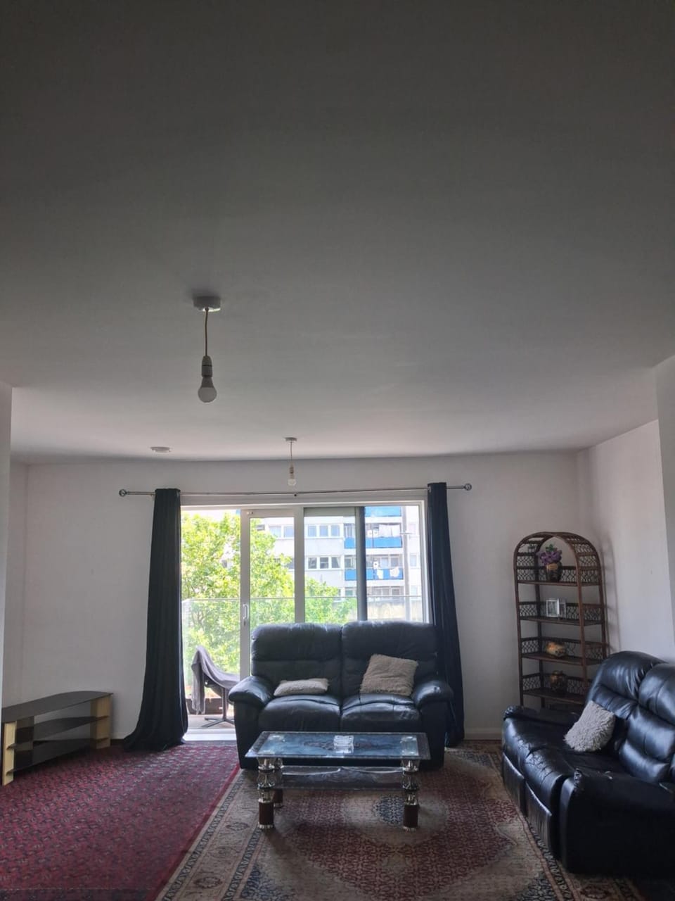 ENTIRE APPT! Seconds from ABBA Arena, Westfield & Olympic Park! King Bed, Living room, Kitchen & Bathroom! Balcony View! Bed and Breakfast in London