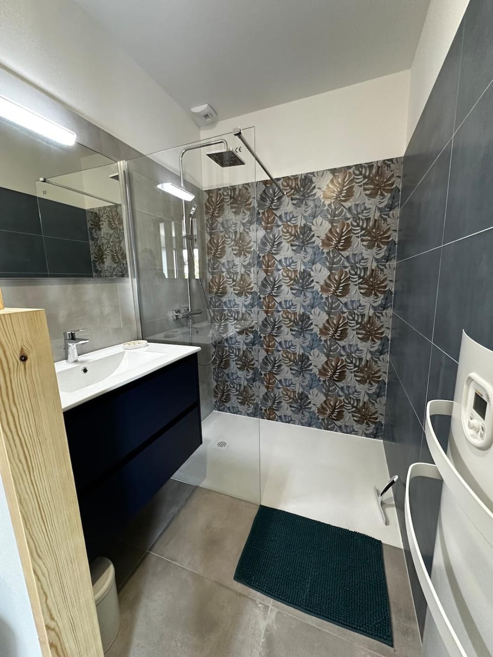 Shower, Bathroom, towels