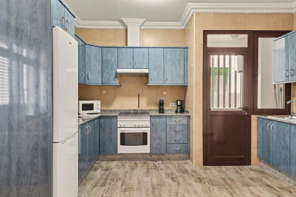 Kitchen or kitchenette, Living room