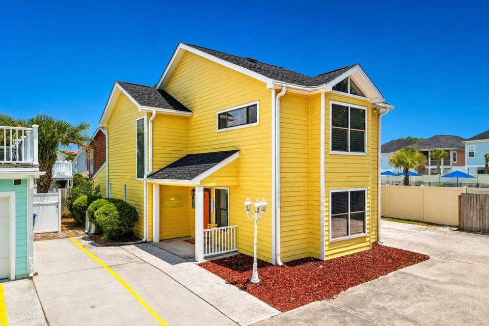 NMB Compound-2 Homes-6BR 6BA-Pool HotTub-Sleeps 22 House in North Myrtle Beach
