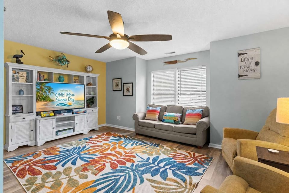 NMB Compound-2 Homes-6BR 6BA-Pool HotTub-Sleeps 22 House in North Myrtle Beach