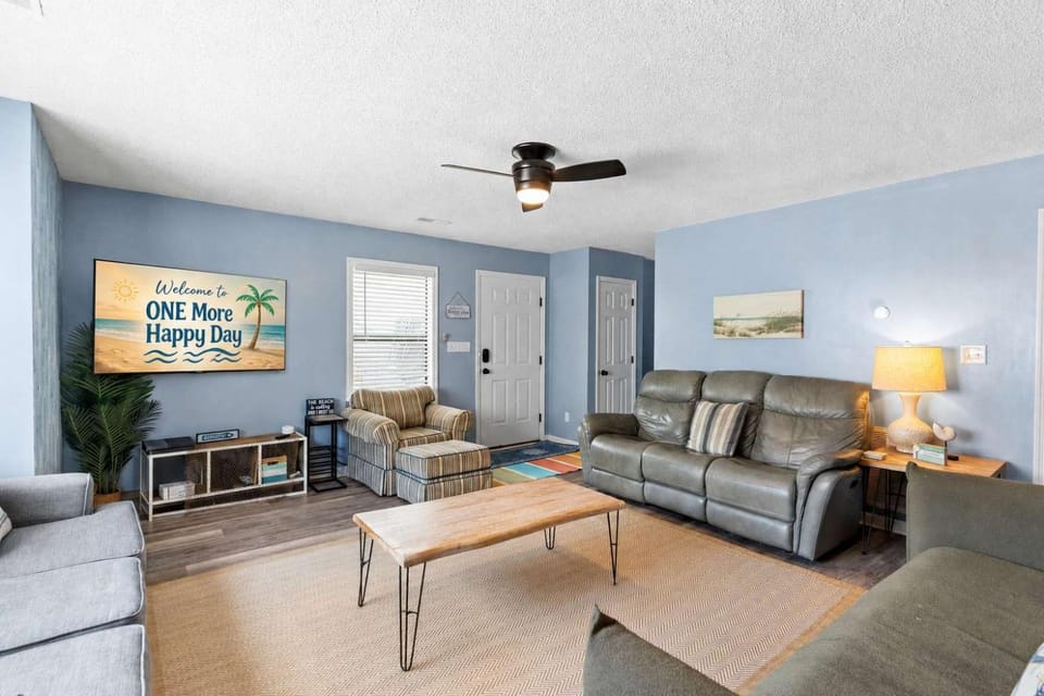NMB Compound-2 Homes-6BR 6BA-Pool HotTub-Sleeps 22 House in North Myrtle Beach