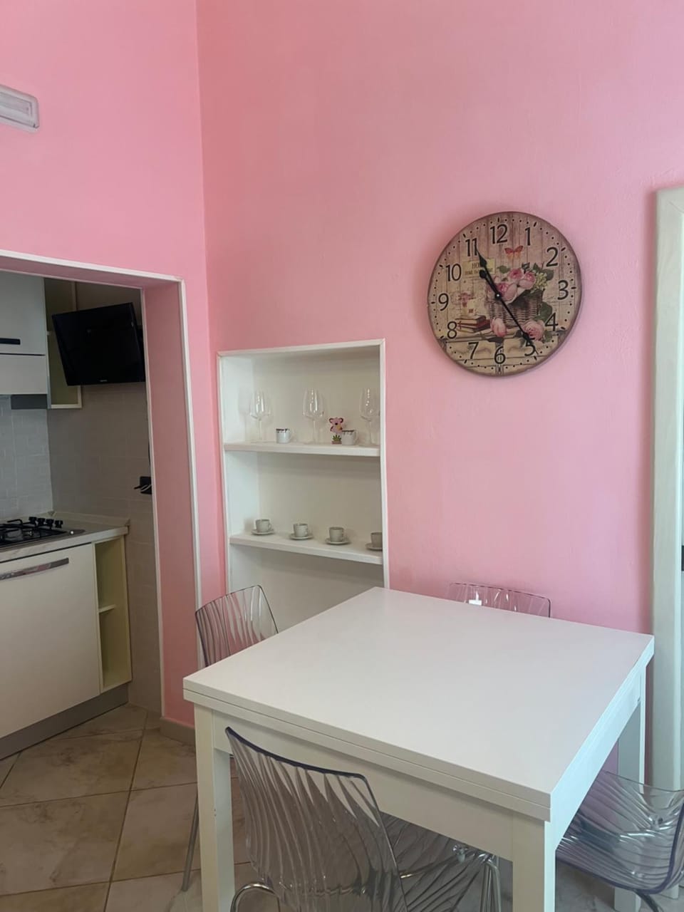 Kitchen or kitchenette, oven