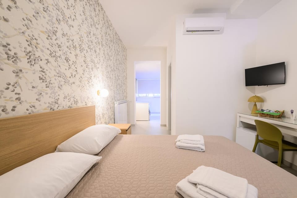 Bedroom, air conditioner