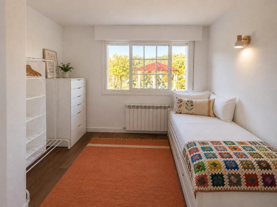 Bed, Photo of the whole room, Bedroom