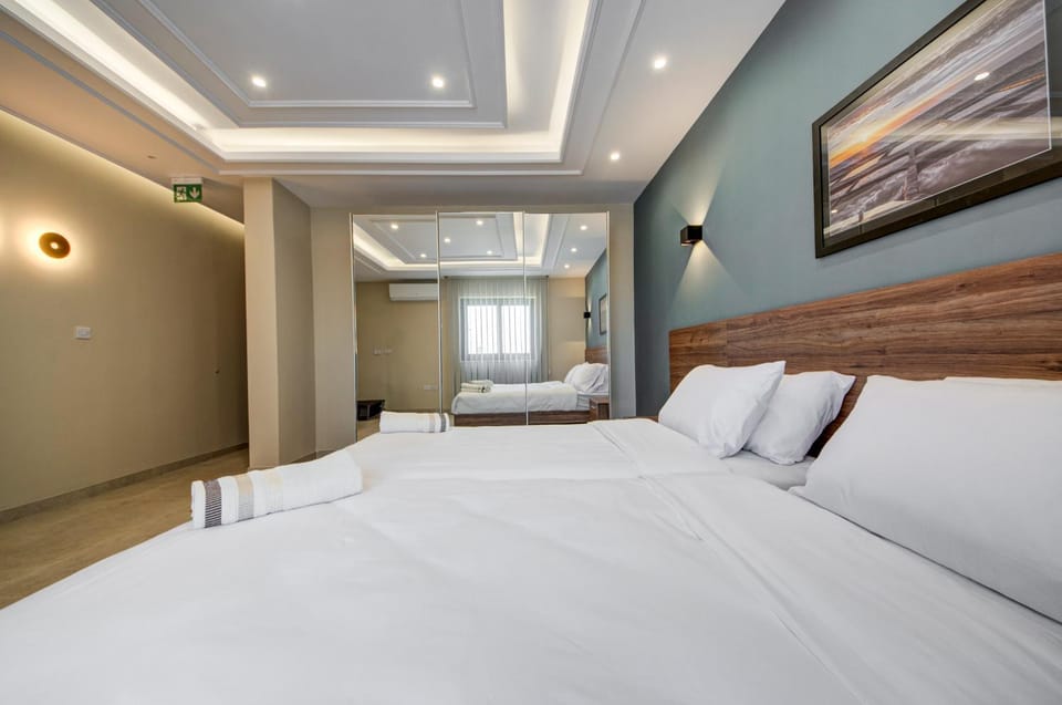 Panoramic Sea View 3BR Penthouse with Pool Jacuzzi Apartment in Sliema