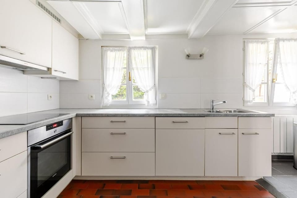 Kitchen or kitchenette, dishwasher, oven, stove