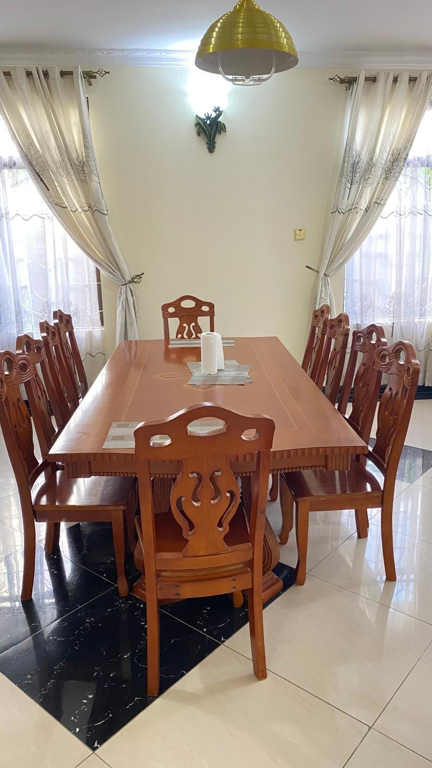 Seating area, Dining area