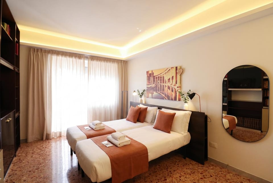 Spacious 2 Suite Home - AC WiFi & Metro 9 min Apartment in Rome