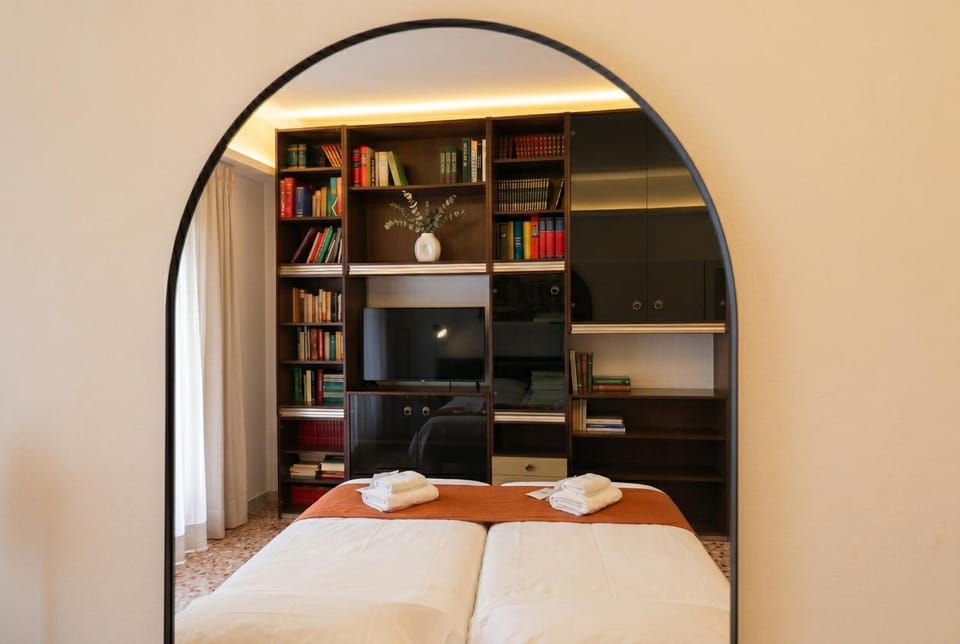 Spacious 2 Suite Home - AC WiFi & Metro 9 min Apartment in Rome