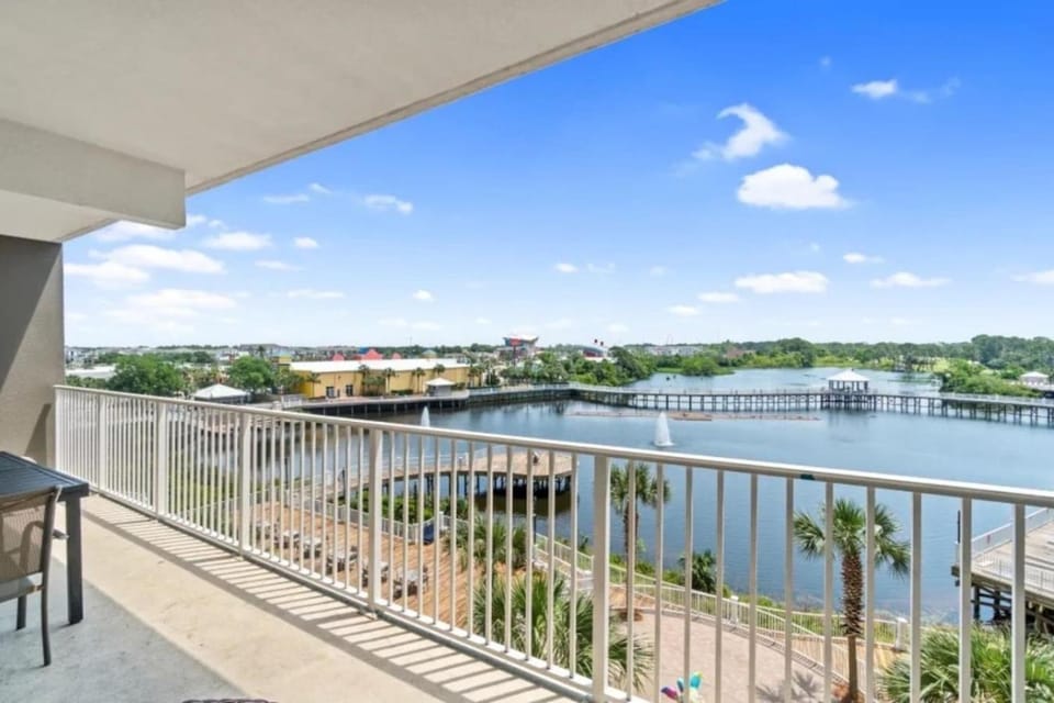 Day, Balcony/Terrace, Lake view