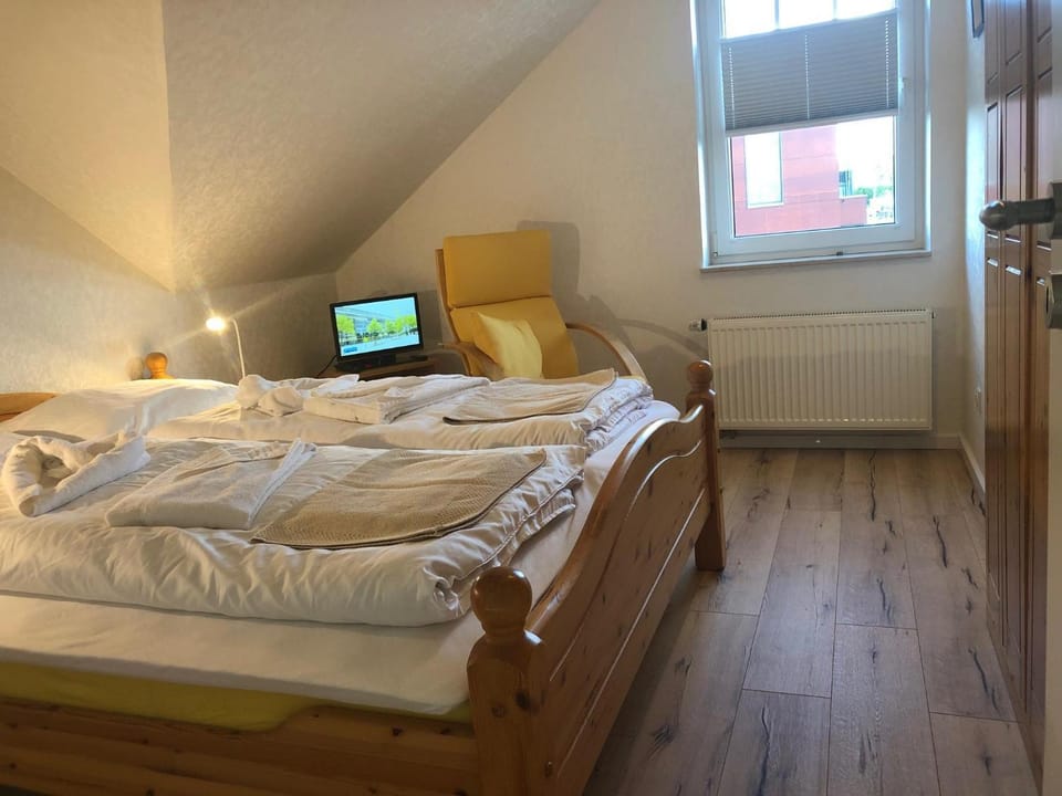 Bed, Photo of the whole room, Bedroom, towels, wardrobe