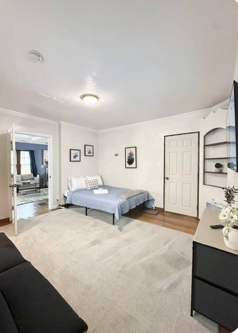 Private room with attached secondary Room Near SU House in Syracuse