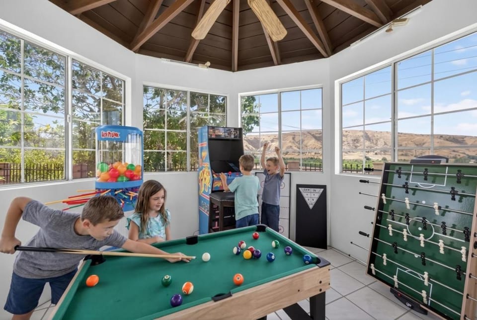 Luxury Redlands Escape-Pool Putting Green Arcade Villa in Redlands
