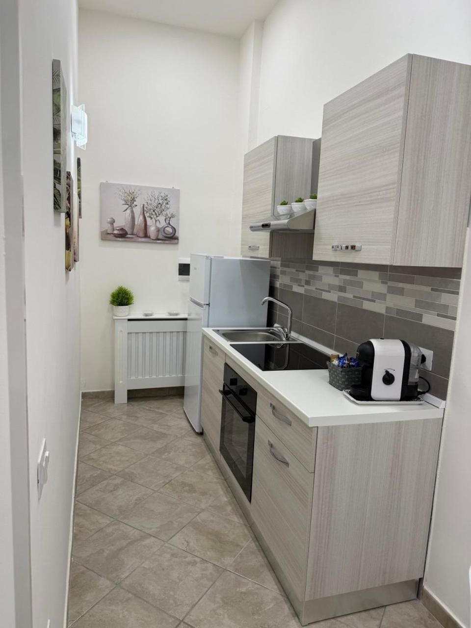 Kitchen or kitchenette, kitchen, air conditioner