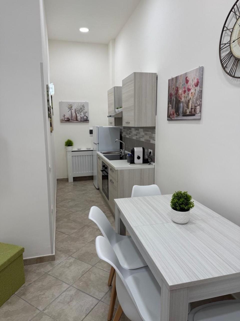 Kitchen or kitchenette, Dining area, air conditioner
