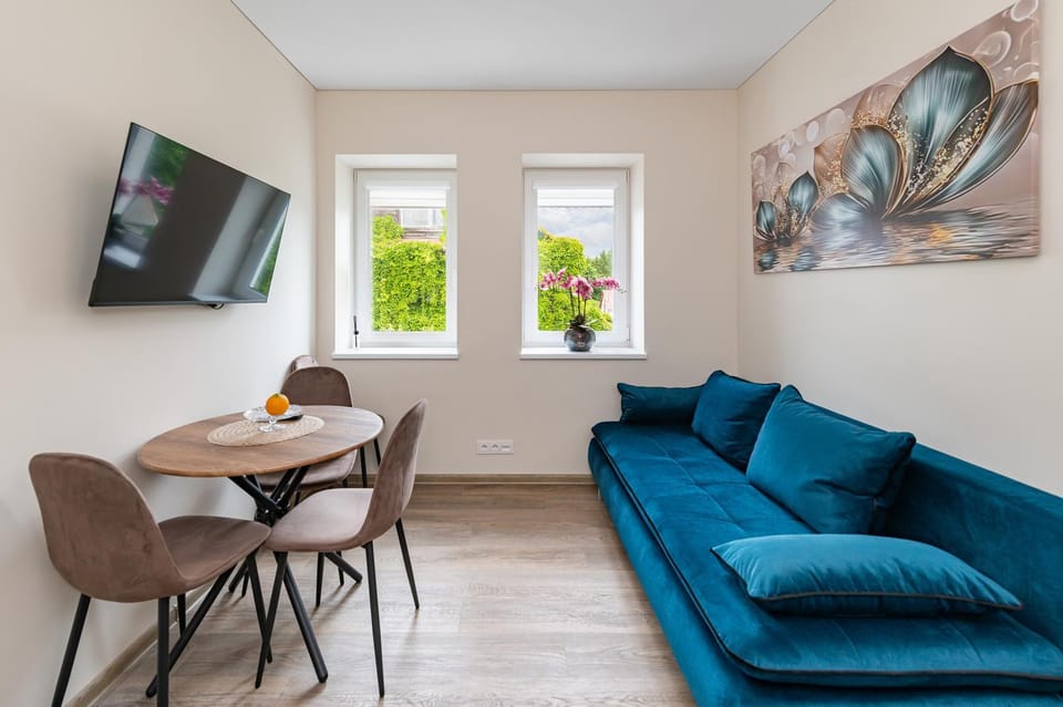 TV and multimedia, Living room, Seating area, Dining area, Evening entertainment